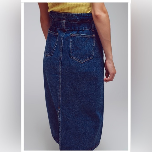 NWOT Q2 Premium Denim BELTED BUTTONED DENIM MAXI SKIRT in Small (4) - Picture 5 of 12